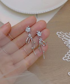 Exquisite Long Star Bow Earrings - Minimalist High-End Studs for a Slimmer Face, Fashionable and Chic Statement Jewelry