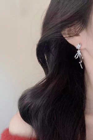 Exquisite Long Star Bow Earrings - Minimalist High-End Studs for a Slimmer Face, Fashionable and Chic Statement Jewelry