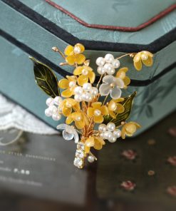 Exquisite Osmanthus Brooch for Women - Retro Autumn Winter Pin Decoration for Coats and Sweaters, Floral Chest Accessory