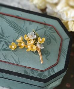 Exquisite Osmanthus Brooch for Women - Retro Autumn Winter Pin Decoration for Coats and Sweaters, Floral Chest Accessory