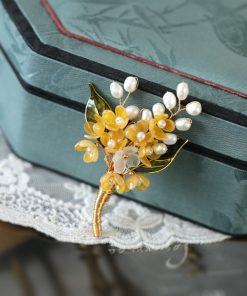 Exquisite Osmanthus Brooch for Women - Retro Autumn Winter Pin Decoration for Coats and Sweaters, Floral Chest Accessory
