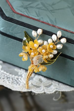 Exquisite Osmanthus Brooch for Women - Retro Autumn Winter Pin Decoration for Coats and Sweaters, Floral Chest Accessory