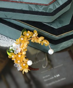 Exquisite Osmanthus Brooch for Women - Retro Autumn Winter Pin Decoration for Coats and Sweaters, Floral Chest Accessory