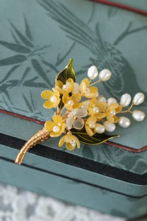 Exquisite Osmanthus Brooch for Women - Retro Autumn Winter Pin Decoration for Coats and Sweaters, Floral Chest Accessory