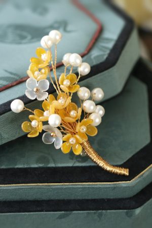 Exquisite Osmanthus Brooch for Women - Retro Autumn Winter Pin Decoration for Coats and Sweaters, Floral Chest Accessory