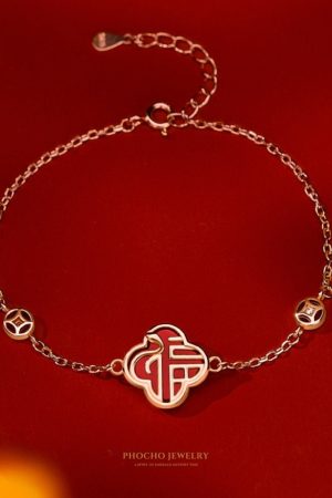 Exquisite Red Agate Four-Leaf Clover Bracelet for Women - Zodiac Year of the Snake Light Luxury Jewelry 2025