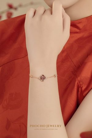 Exquisite Red Agate Four-Leaf Clover Bracelet for Women - Zodiac Year of the Snake Light Luxury Jewelry 2025