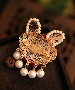 Exquisite Waking Lion Brooch Women's Sweater Pin - Floral Autumn Winter Cardigan Qipao Accessory Gift