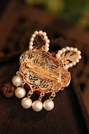 Exquisite Waking Lion Brooch Women's Sweater Pin - Floral Autumn Winter Cardigan Qipao Accessory Gift
