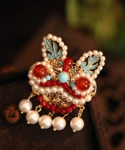 Exquisite Waking Lion Brooch Women's Sweater Pin - Floral Autumn Winter Cardigan Qipao Accessory Gift