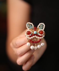 Exquisite Waking Lion Brooch Women's Sweater Pin - Floral Autumn Winter Cardigan Qipao Accessory Gift