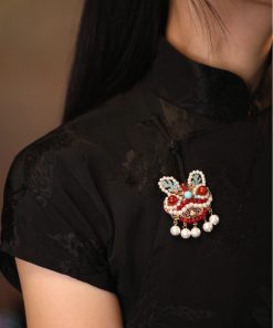 Exquisite Waking Lion Brooch Women's Sweater Pin - Floral Autumn Winter Cardigan Qipao Accessory Gift