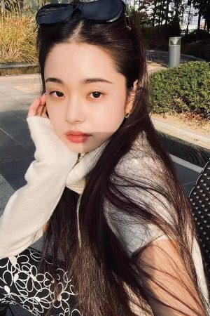 Exquisite White Zircon Small Hoop Earrings - Simple Versatile Ear Clips in Song Ji-a Style, Perfect for Y2K and Everyday Wear