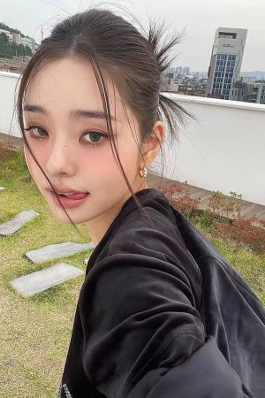 Exquisite White Zircon Small Hoop Earrings - Simple Versatile Ear Clips in Song Ji-a Style, Perfect for Y2K and Everyday Wear