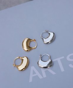 Fan-Shaped Metal Ear Clips - Korean Style, Minimalist Versatile Earrings for a High-End Niche Look