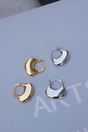 Fan-Shaped Metal Ear Clips - Korean Style, Minimalist Versatile Earrings for a High-End Niche Look