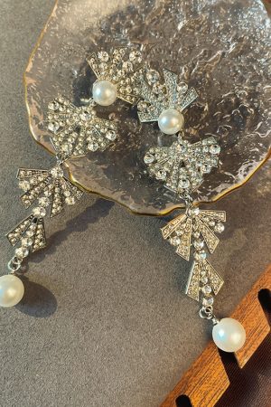 Fashionable Diamond-Inlaid Fan-Shaped Long Tassel Earrings with Unique Pearl Accents - Trendy 2025 Women's Jewelry