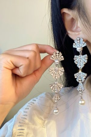 Fashionable Diamond-Inlaid Fan-Shaped Long Tassel Earrings with Unique Pearl Accents - Trendy 2025 Women's Jewelry