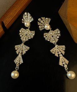 Fashionable Diamond-Inlaid Fan-Shaped Long Tassel Earrings with Unique Pearl Accents - Trendy 2025 Women's Jewelry