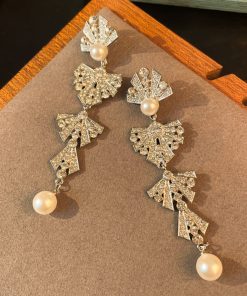 Fashionable Diamond-Inlaid Fan-Shaped Long Tassel Earrings with Unique Pearl Accents - Trendy 2025 Women's Jewelry