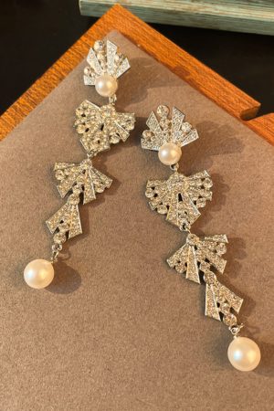 Fashionable Diamond-Inlaid Fan-Shaped Long Tassel Earrings with Unique Pearl Accents - Trendy 2025 Women's Jewelry