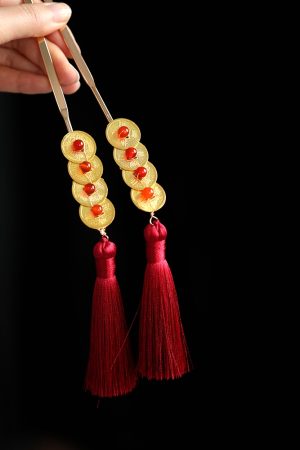 Festive Copper Coin Hairpin for Girls, Vintage Hanfu Hair Accessory with Red Tassels, Horse-Face Skirt Pin, Elegant Step-Shake Design