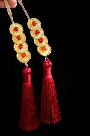 Festive Copper Coin Hairpin for Girls, Vintage Hanfu Hair Accessory with Red Tassels, Horse-Face Skirt Pin, Elegant Step-Shake Design