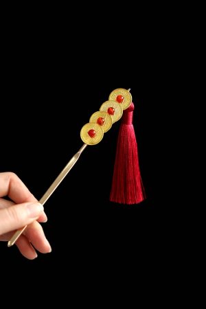 Festive Copper Coin Hairpin for Girls, Vintage Hanfu Hair Accessory with Red Tassels, Horse-Face Skirt Pin, Elegant Step-Shake Design
