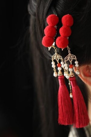 Festive Red Hanfu Hair Clips for Girls, Ancient Style Side Ornaments with Step-Shake Tassels, Perfect for New Year Celebrations