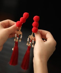 Festive Red Hanfu Hair Clips for Girls, Ancient Style Side Ornaments with Step-Shake Tassels, Perfect for New Year Celebrations