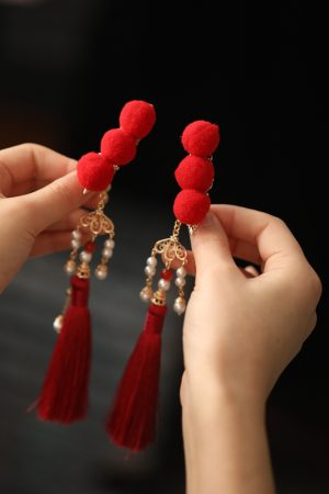 Festive Red Hanfu Hair Clips for Girls, Ancient Style Side Ornaments with Step-Shake Tassels, Perfect for New Year Celebrations
