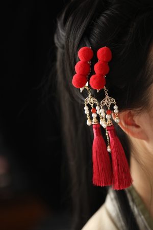 Festive Red Hanfu Hair Clips for Girls, Ancient Style Side Ornaments with Step-Shake Tassels, Perfect for New Year Celebrations