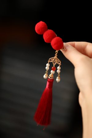 Festive Red Hanfu Hair Clips for Girls, Ancient Style Side Ornaments with Step-Shake Tassels, Perfect for New Year Celebrations