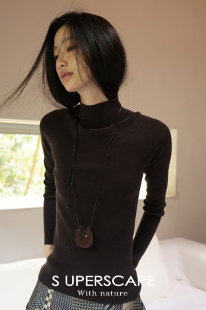 Fine-Spun Australian Merino Wool Seamless Turtleneck Knitted Base Layer Top for Cozy Layering