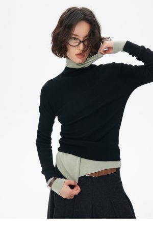 Fine-Spun Australian Merino Wool Seamless Turtleneck Knitted Base Layer Top for Cozy Layering