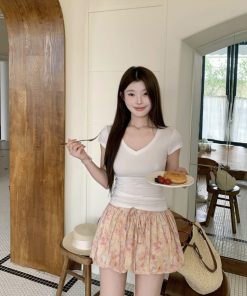 Fitted Basic V-Neck Short Sleeve Top for Women - Versatile Summer Essential, Flattering Style