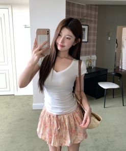 Fitted Basic V-Neck Short Sleeve Top for Women - Versatile Summer Essential, Flattering Style