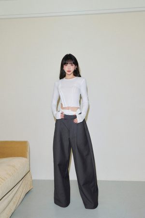 Fitted Long Sleeve Crop Top with Raw Edge Design for Women - Trendy Casual Style