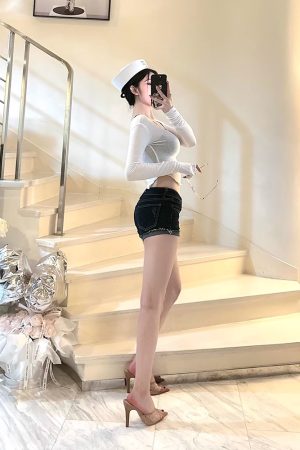 Fitted Stretchy Cropped Long-Sleeve T-Shirt - Waist-Cinching, Slightly Sheer, Y2K Style for a Flattering Silhouette