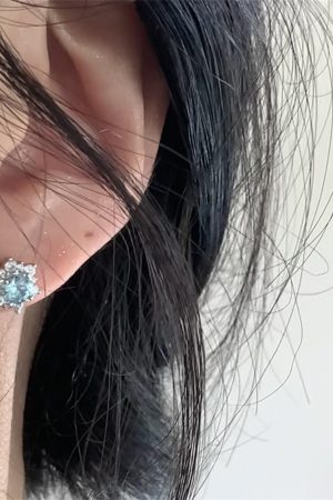 Flashing Blue Snowflake Zircon Earrings - High-End Titanium Steel Flat-Bottom Ear Cuffs for a Cool, Delicate Look