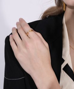 Floating Curve Drill Finger Ring for Women - Light Luxury High-End Versatile Temperament Ring for Commuting and Everyday Wear