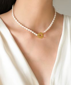 Floating Titanium Steel Necklace for Women - Non-Fading Vintage Pearl Clavicle Chain, 2025 Trendy Fashion Jewelry