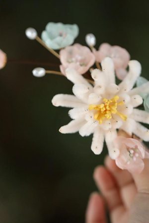 Floral Chrysanthemum Hair Clip for Women - Imitation Velvet Hanfu Back Headpiece, Autumn Winter 2025 Hair Accessory