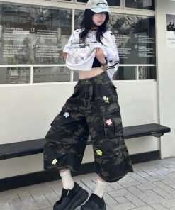 Floral Embroidery Camouflage Work Shorts for Men and Women - Retro American Pleated Multi-Pocket Cropped Pants