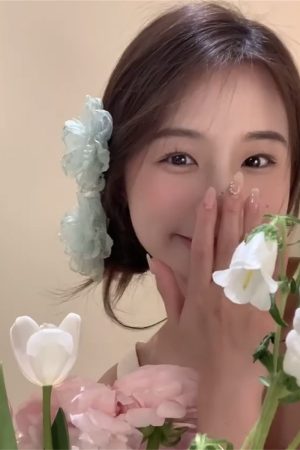 Floral Hair Clip for Women, 2025 New Style Duckbill Hairpin, Side & Back of Head Hair Accessory, Trendy Fashion Hairpiece