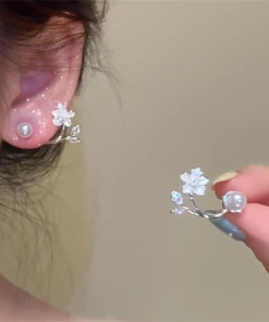Floral Pearl Stud Earrings for Women - Light Luxury Minimalist Design, Versatile Fashion Accessories