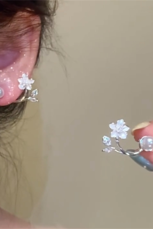 Floral Pearl Stud Earrings for Women - Light Luxury Minimalist Design, Versatile Fashion Accessories