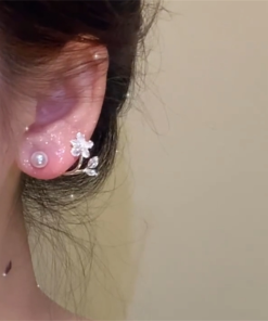 Floral Pearl Stud Earrings for Women - Light Luxury Minimalist Design, Versatile Fashion Accessories