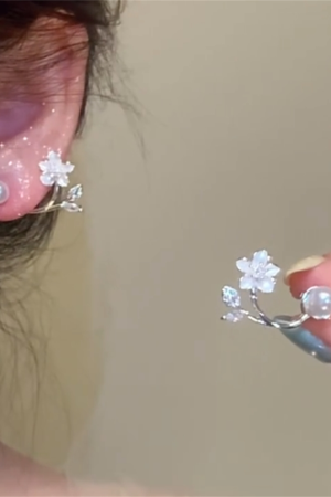 Floral Pearl Stud Earrings for Women - Light Luxury Minimalist Design, Versatile Fashion Accessories