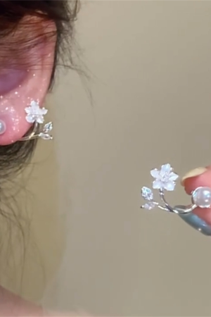Floral Pearl Stud Earrings for Women - Light Luxury Minimalist Design, Versatile Fashion Accessories